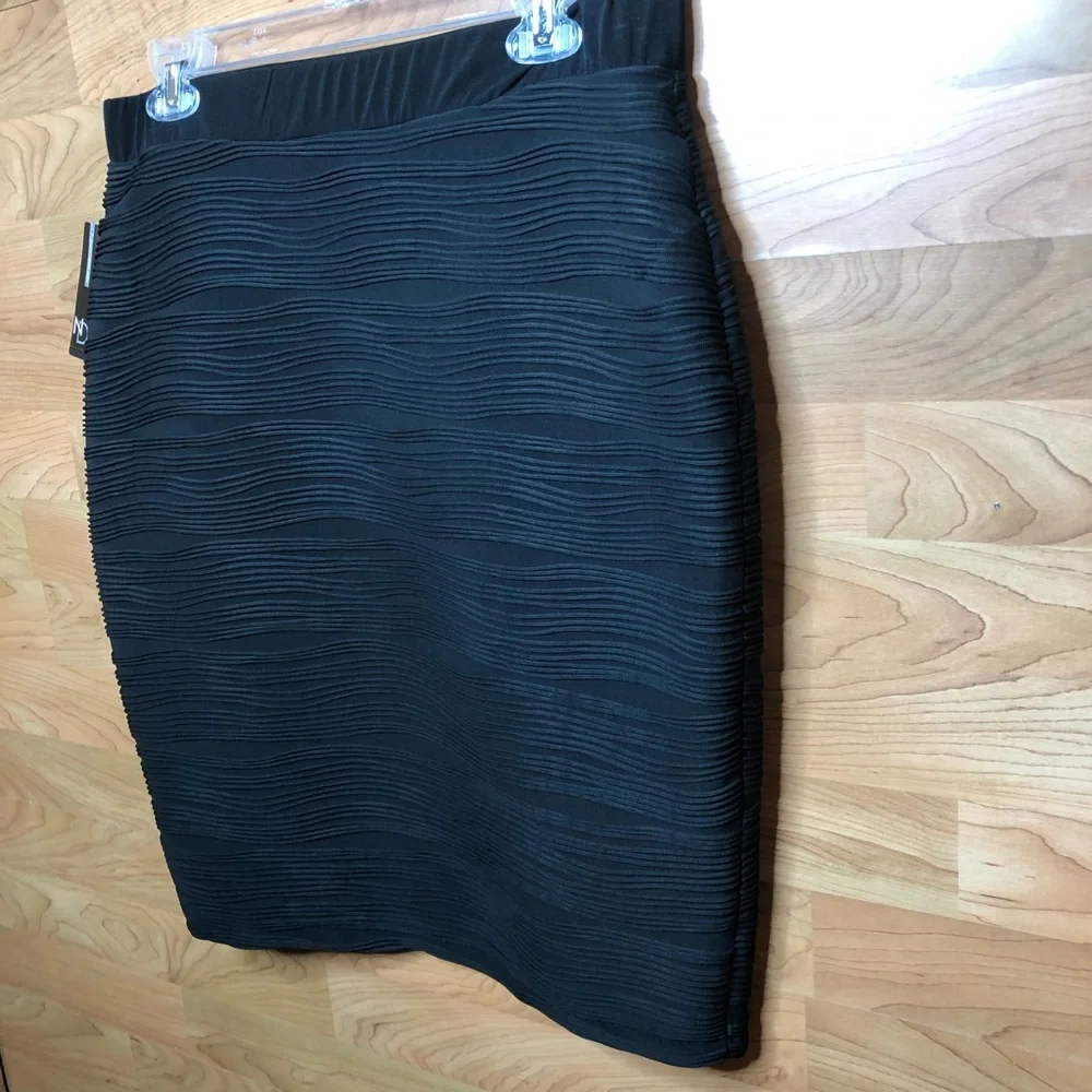 New Directions Large Ribbed Lined Black Midi Skirt